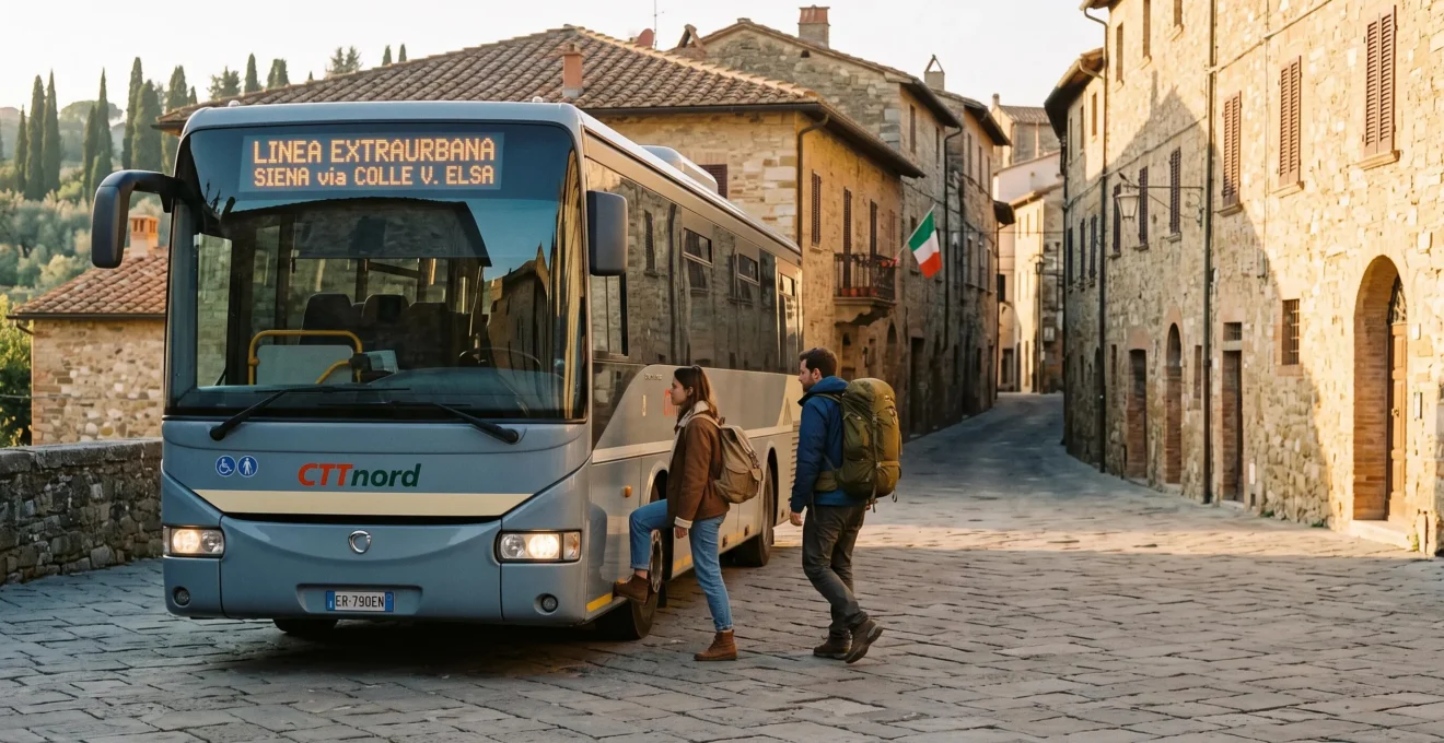 Bus régional s'arrêtant dans un village médiéval toscan avec des voyageurs montant à bord